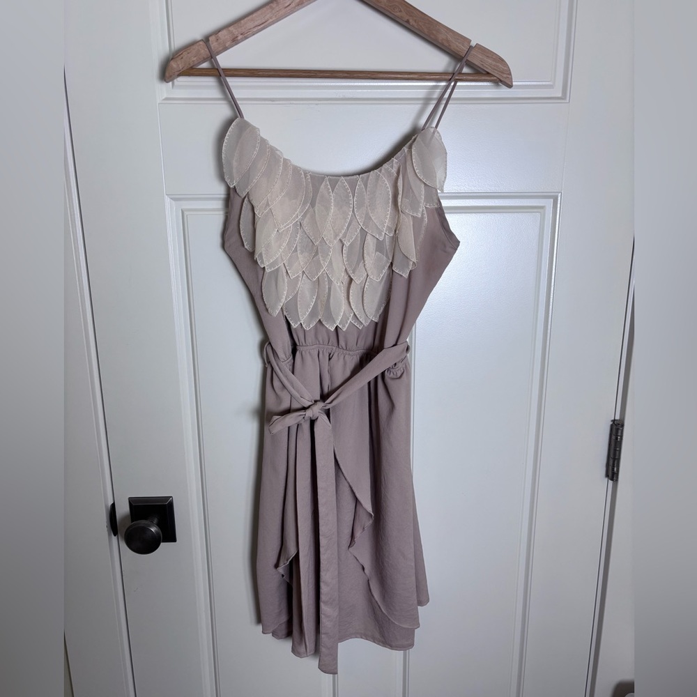 Elegant Beige Sleeveless Dress